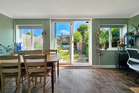 2 Bakers Close, Comberton, Cambridge, CB23 7DJ