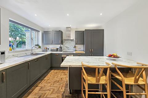 2 Bakers Close, Comberton, Cambridge, CB23 7DJ
