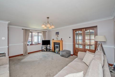 4 bedroom detached house for sale, Headlands Road, Liversedge, West Yorkshire, WF15