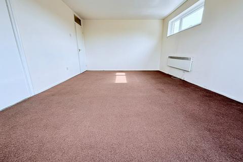2 bedroom apartment to rent, Snowdrop Close, Chelmsford
