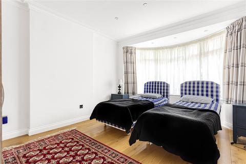 40 Baronsmede, London, W5 4LT