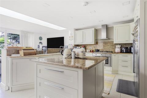 40 Baronsmede, London, W5 4LT