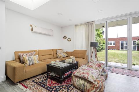40 Baronsmede, London, W5 4LT
