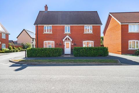 4 bedroom detached house for sale, Swallow Drive, Wymondham