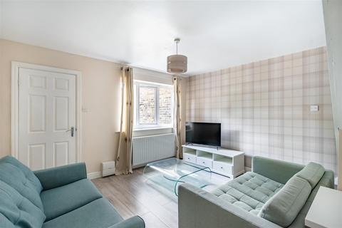2 bedroom terraced house to rent, Montrose Avenue, York