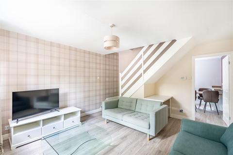 2 bedroom terraced house to rent, Montrose Avenue, York