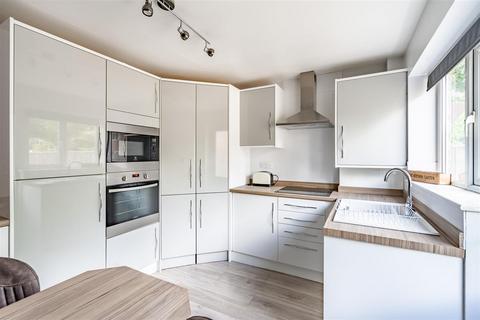 2 bedroom terraced house to rent, Montrose Avenue, York
