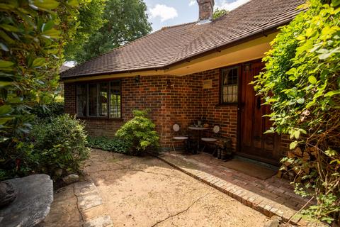29 Park Crescent, Forest Row, RH18 5ED