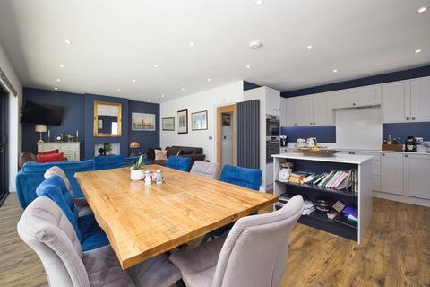 2 bedroom bungalow for sale, Salts Drive, Broadstairs, CT10