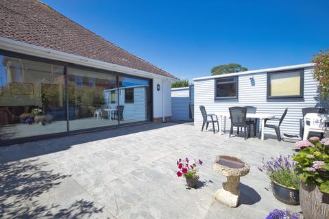 2 bedroom bungalow for sale, Salts Drive, Broadstairs, CT10