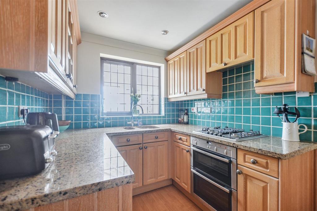 Kitchen 2.jpeg