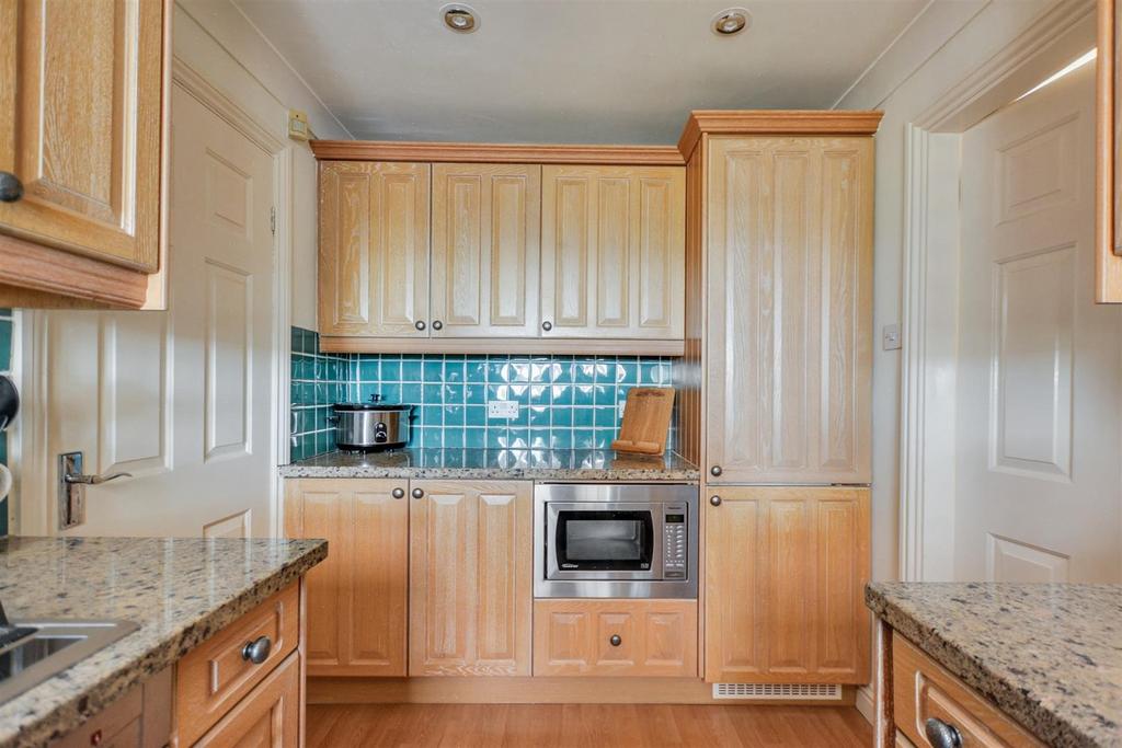 Kitchen 1.jpeg