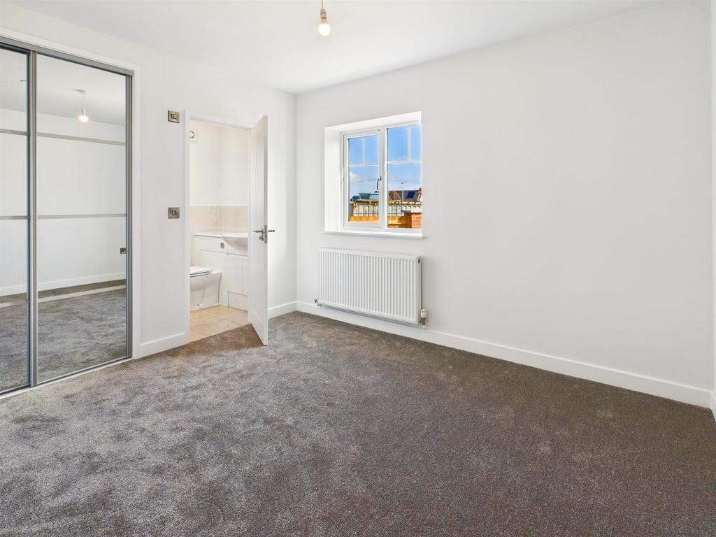 CAM01713 G0-PR0095-STILL018.jpg