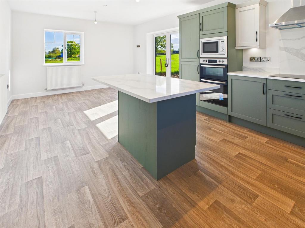 CAM01713 G0-PR0095-STILL004.jpg