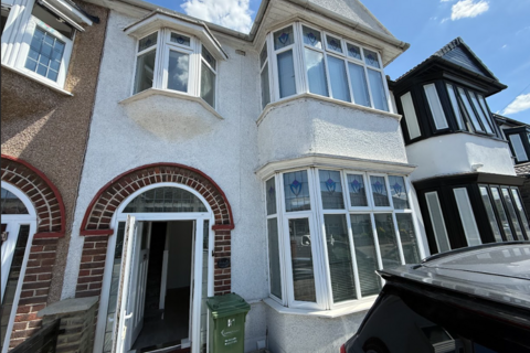 3 bedroom terraced house to rent, Westrow Drive, Barking IG11