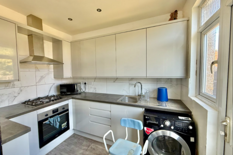 3 bedroom terraced house to rent, Westrow Drive, Barking IG11