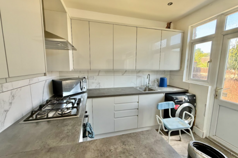 3 bedroom terraced house to rent, Westrow Drive, Barking IG11