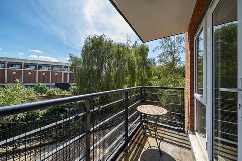 1 bedroom flat for sale, Royal Quarter, Seven Kings Way, Kingston Upon Thames, Greater London, KT2