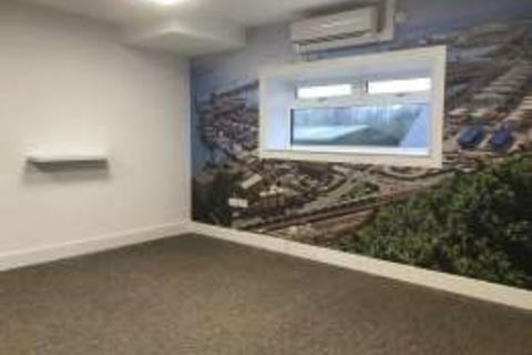 Distribution warehouse to rent, Salisbury Rd Abbotts Ann SP11 7BU