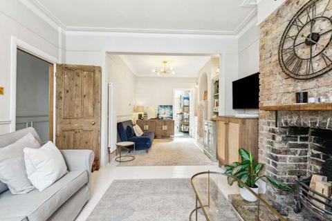 18 Latimer Road, Teddington, TW11 8QA