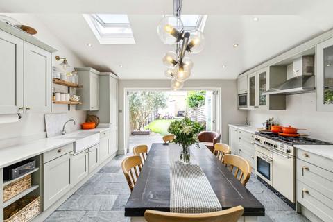 18 Latimer Road, Teddington, TW11 8QA