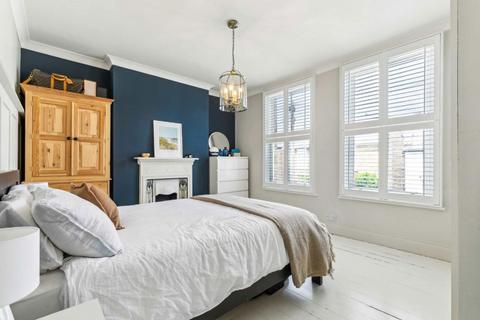 18 Latimer Road, Teddington, TW11 8QA