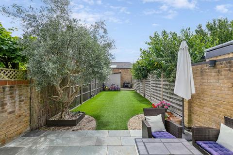 18 Latimer Road, Teddington, TW11 8QA