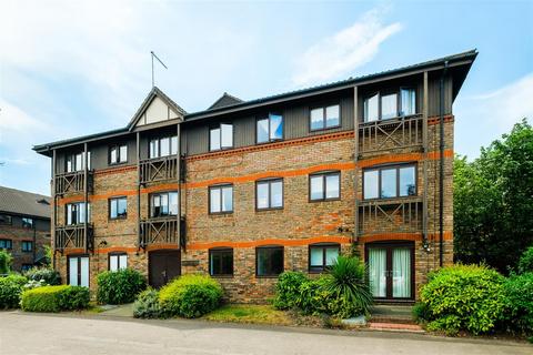 2 bedroom retirement property for sale, Winningales Court, Vienna Close