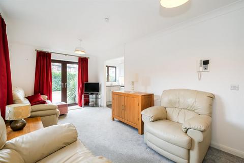 2 bedroom retirement property for sale, Winningales Court, Vienna Close