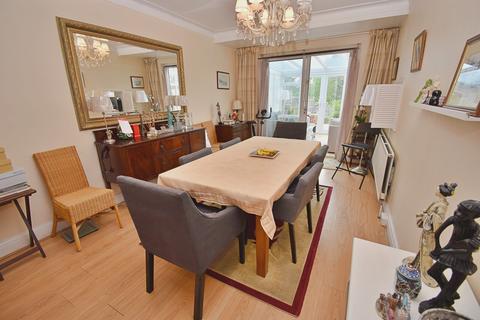 26 Bourne Gardens, London, E4 9DX