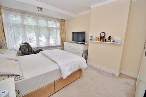 26 Bourne Gardens, London, E4 9DX