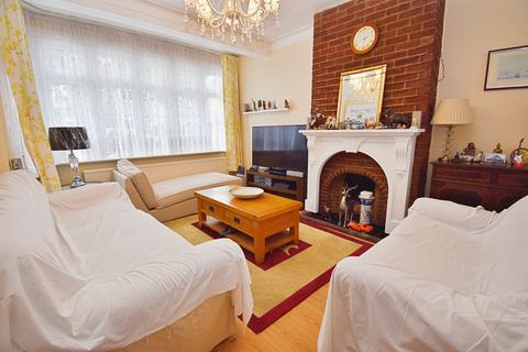 26 Bourne Gardens, London, E4 9DX