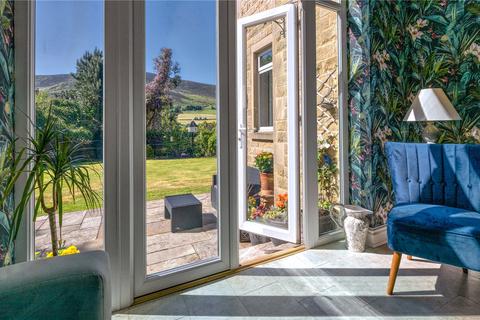 9 Park Lane, Greenfield, Oldham, OL3 7DX