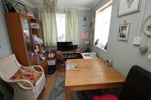 3 bedroom end of terrace house for sale, Bingham Road, Salisbury