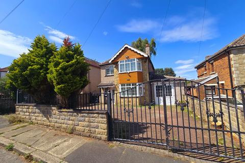 5 bedroom detached house to rent, Hawkswood Avenue, Bradford, BD9