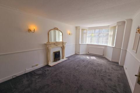 5 bedroom detached house to rent, Hawkswood Avenue, Bradford, BD9