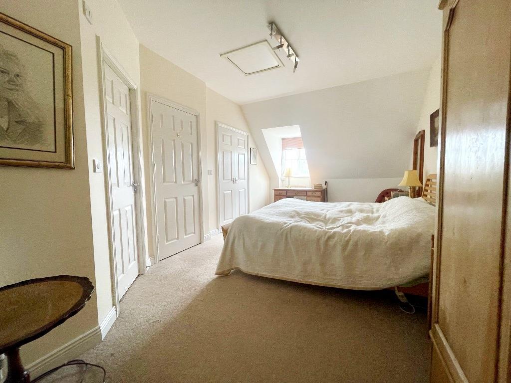 Master Bedroom (3).JPG