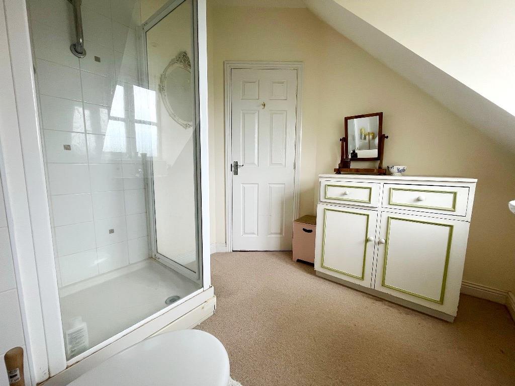 Ensuite.JPG