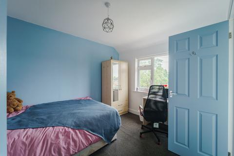 8 bedroom detached house to rent, 252 Charter Avenue, CV4 8DZ
