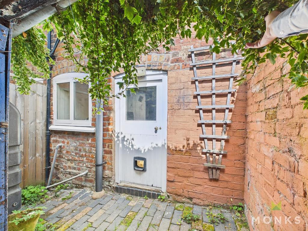 CAM01520 G0-PR0228-STILL006.jpg