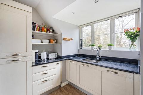 31 Meadowlands Drive, Haslemere, GU27 2FD