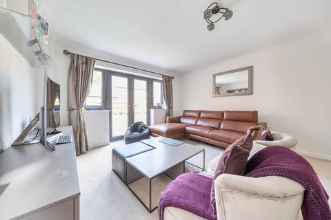 5 Deblin Drive, Uxbridge, UB10 0GF