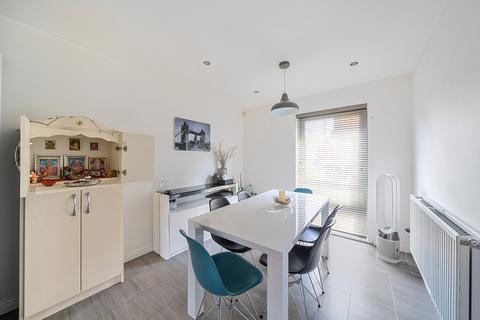 5 Deblin Drive, Uxbridge, UB10 0GF