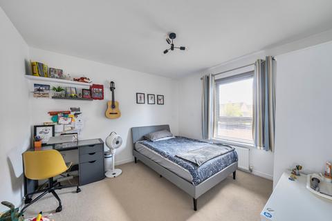5 Deblin Drive, Uxbridge, UB10 0GF