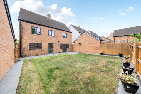 5 Deblin Drive, Uxbridge, UB10 0GF