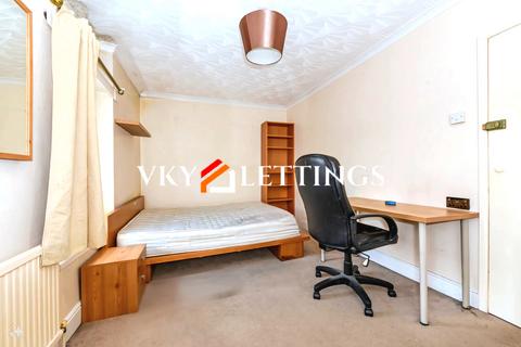 4 bedroom terraced house to rent, New Park Terrace, Pontypridd CF37