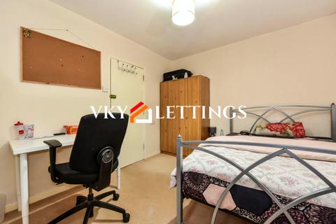 4 bedroom terraced house to rent, New Park Terrace, Pontypridd CF37