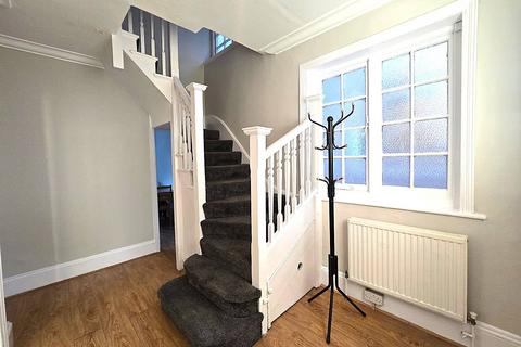 3 bedroom semi-detached house to rent, Temple Gardens, NW11