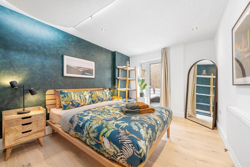 Bedroom 1.JPG