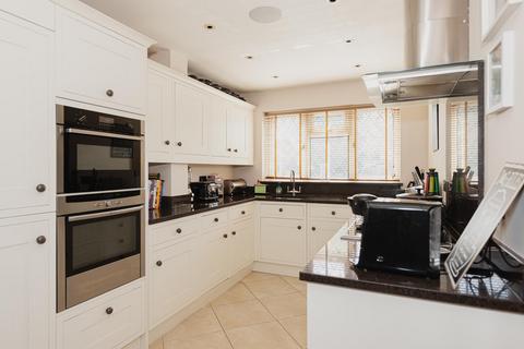 4 bedroom link detached house for sale, Aston Way, Epsom